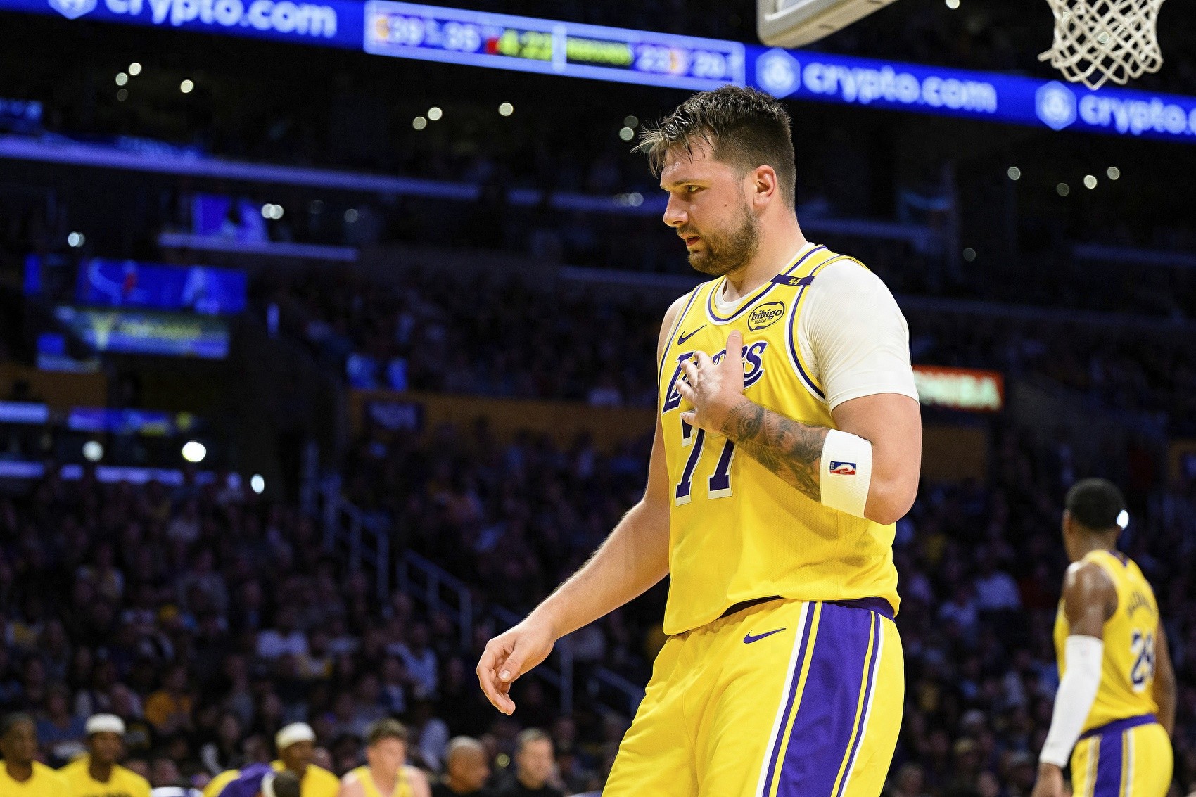 加拿大队不断突破！，东契奇连续十二场比赛得分超过大比分获胜比赛高潮迭起的简单介绍