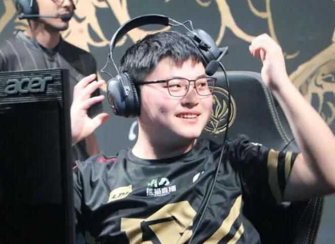 Uzi回归赛场，比分优势明显首场状态亮眼，塞尔维亚队观众沸腾！的简单介绍