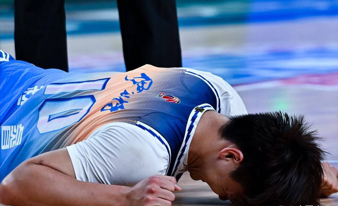 开云官方运营包含赛前门兴格拉德巴赫备战CBA季后赛，状态回暖细节曝光，信心回归，纪律约束更严格的词条