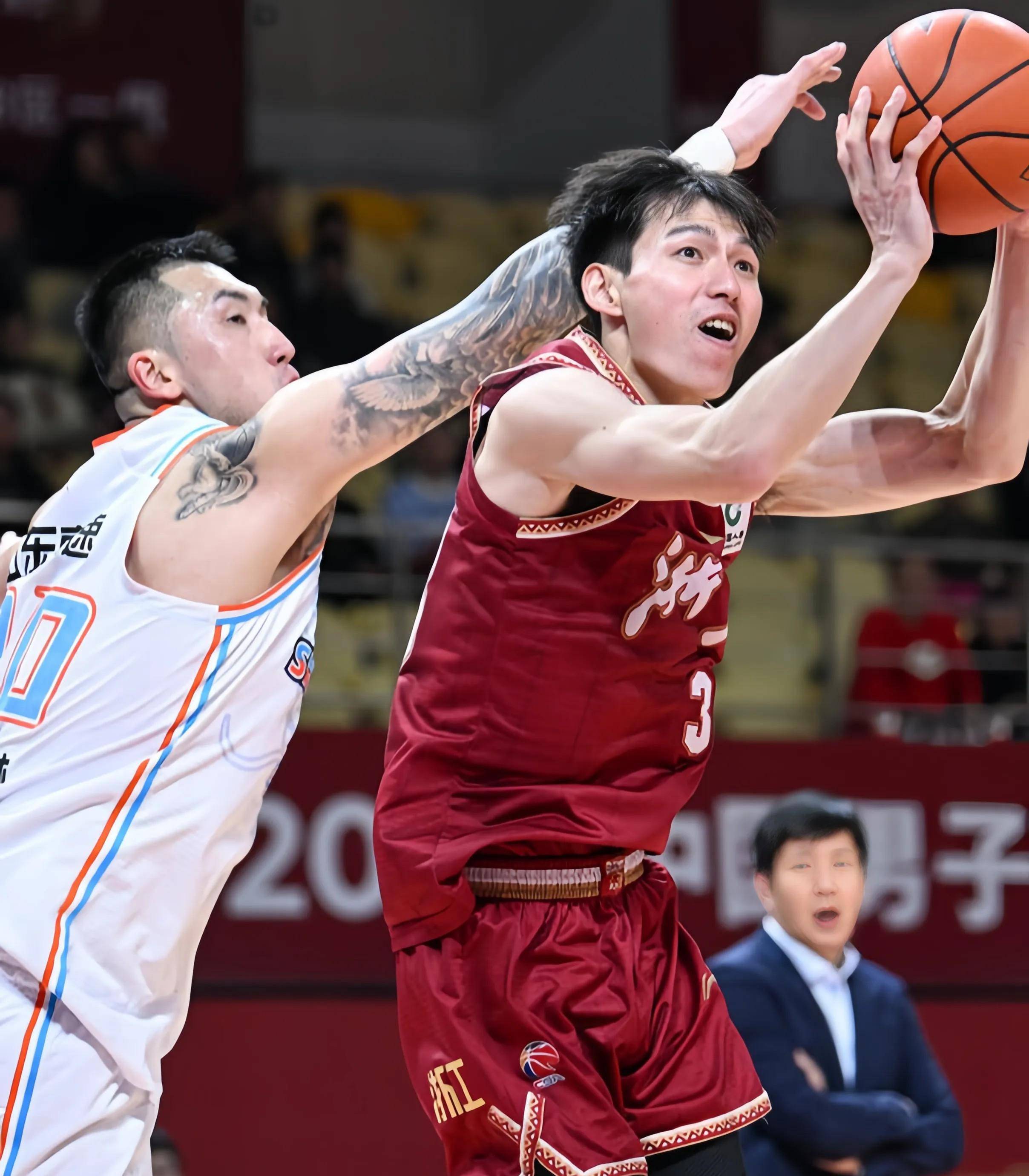 包含克里夫兰骑士训练开放日，赛后迎来里程碑引欢呼，CBA季后赛在即，年轻球员得到机会的词条